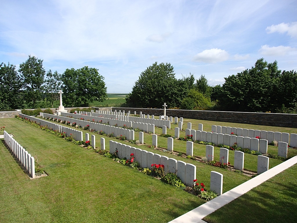Cojeul British Cemetery, St Martin sur Cojeul with rows of gravestones