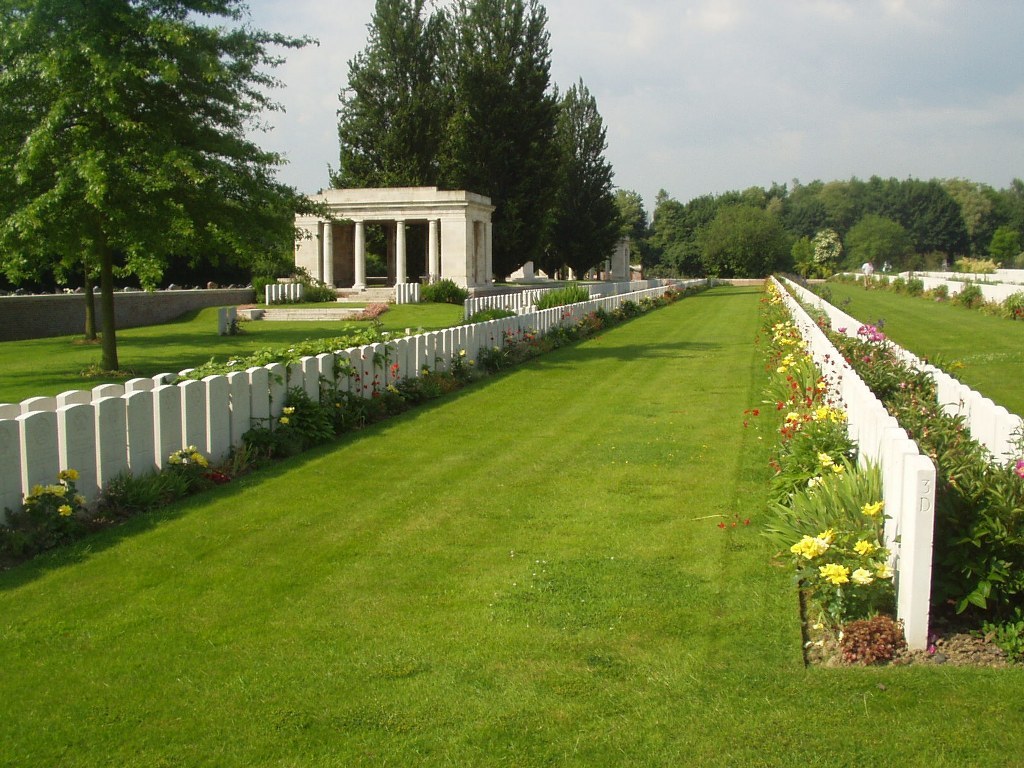 Bailleul Communal Cemetery with rows of gravestones