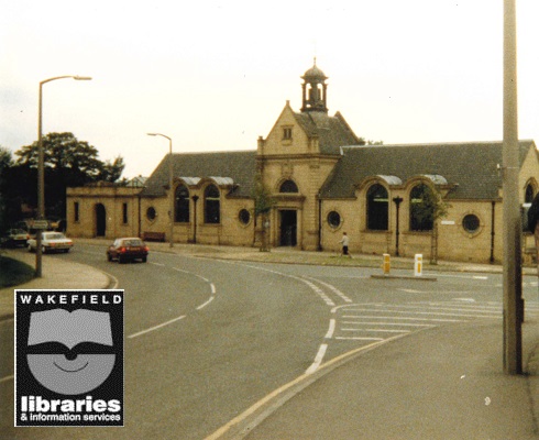 A colour photograph of the front of Drury Lane Library, Wakefield taken in 1987.
